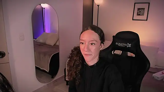 ChloeMoreti webcam