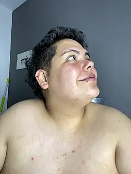Hailey_Curvy