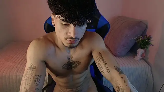Thomas_Fit1 live cam on StripChat