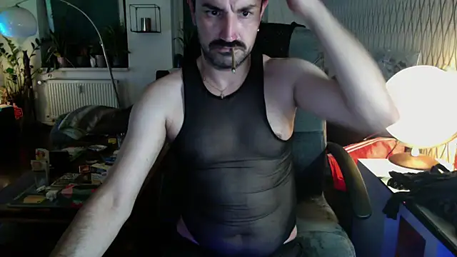 tomz0819 live cam on StripChat