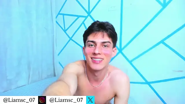 liam_scott77 live cam on StripChat