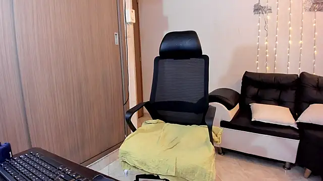 ashleylove_prg webcam