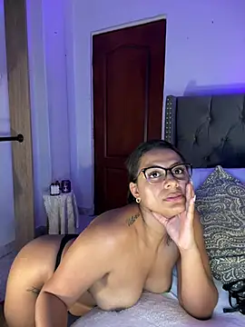 ema_zoe webcam
