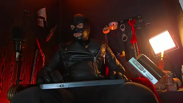 Master_Connor_BDSM live cam on StripChat