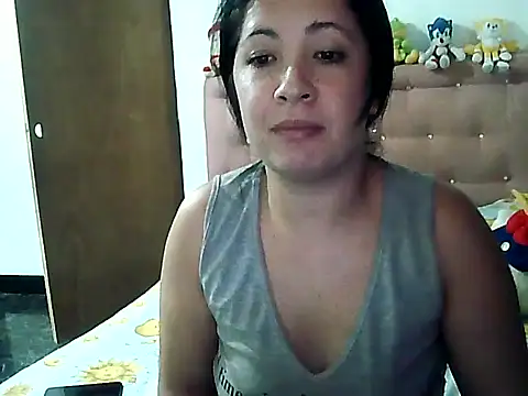 Chiquilove27 webcam
