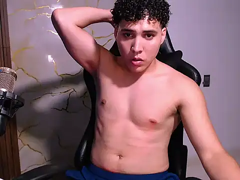 Rayan_Choi live cam on StripChat