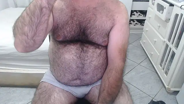 MysterBearMG live cam on StripChat