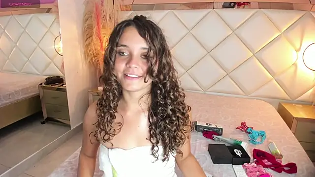 Zaafiro_Sweet live cam on StripChat