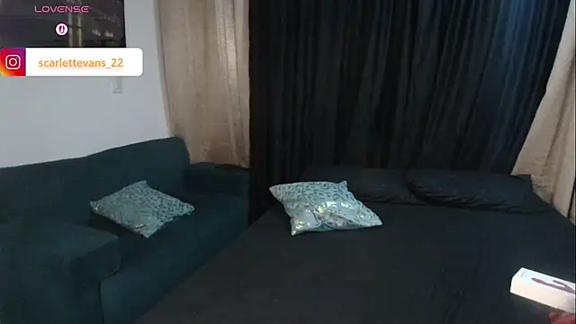 Scarlett_Evanz live cam on StripChat