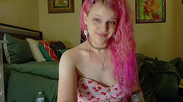 emihaze - Emihaze's free webcam - UK Sex Cams