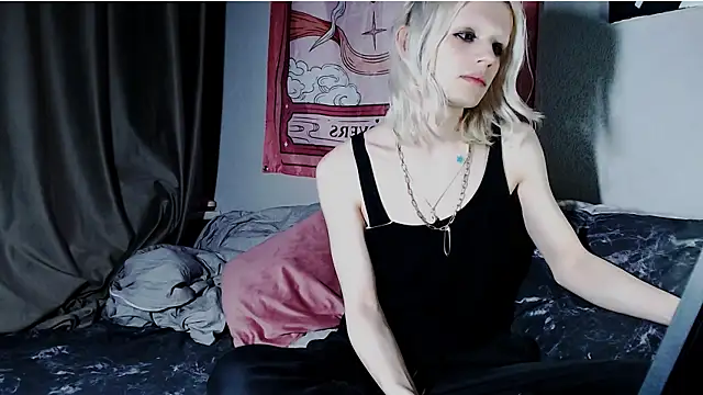 Alien_Bella live cam on StripChat