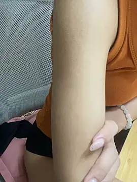 Mina048 webcam