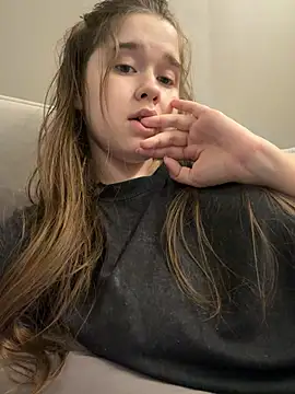HornyGirlH 🤽 live naked webcam