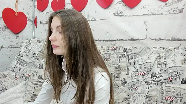 Shyly__Lisa live cam on StripChat
