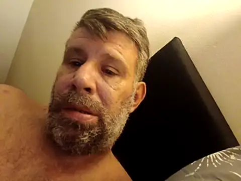 חדר צ'אט בשידור חי של stud2512