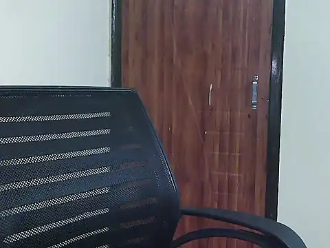 ur_sassypriya live cam on StripChat