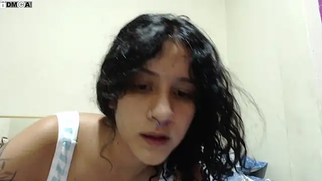 AlinaWoolf_ live cam on StripChat