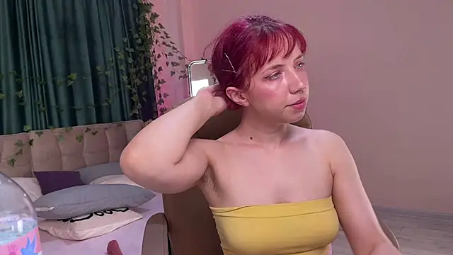 Love_is_Lola webcam