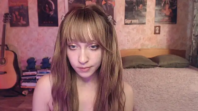 Friendly_Ellie live cam on StripChat