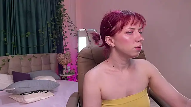 Love_is_Lola webcam
