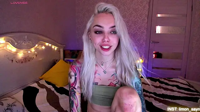 LillyMoure_ webcam