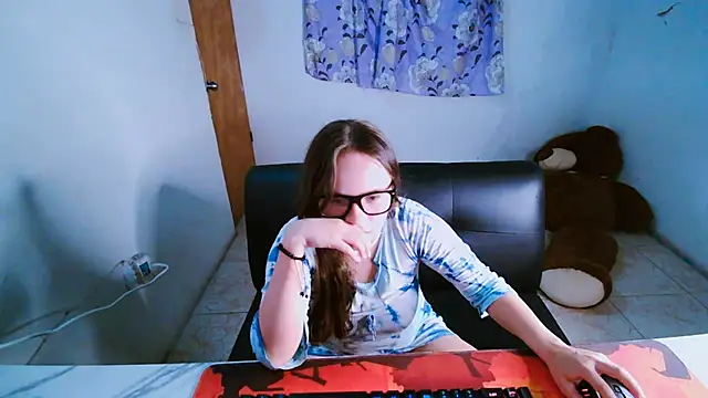 SweetRabbit29 live cam on StripChat