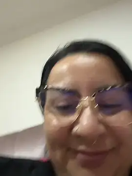 Abril_Luv live cam on StripChat