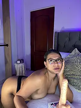 ema_zoe webcam