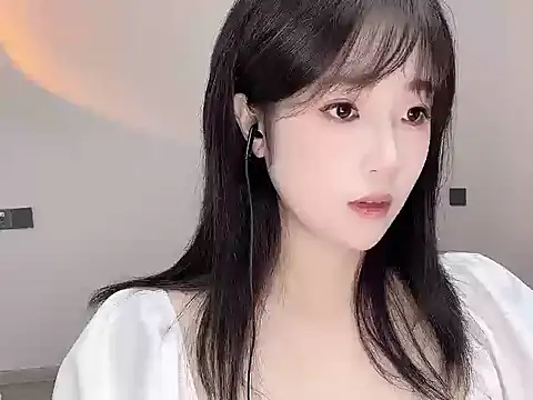 YIYI_0102 live cam on StripChat