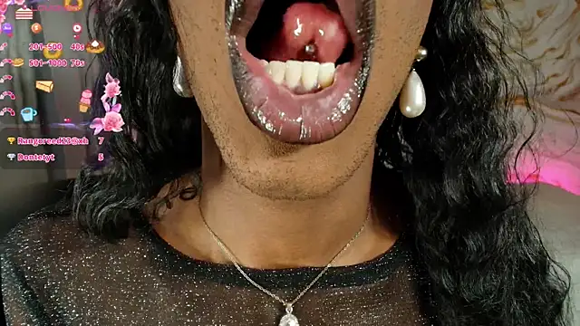 EbonyHansNight webcam
