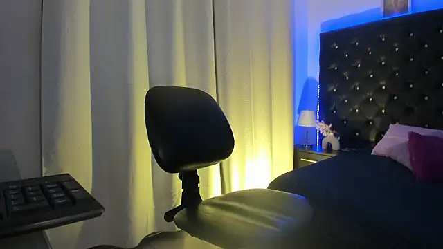 BellaRoge live cam on StripChat