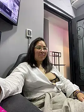 AlissBluumm webcam