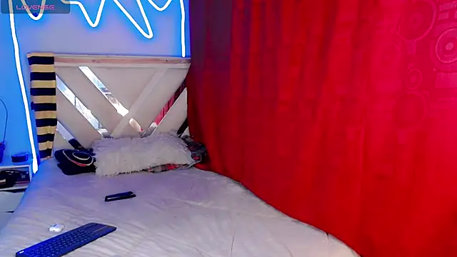 XyaraSpell live cam on StripChat