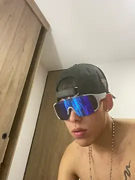 yoskingg live cam on StripChat