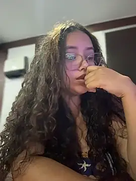 CurlyGirl_1 live cam on StripChat