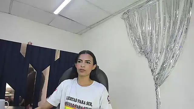 Aisha_hotts777 live cam