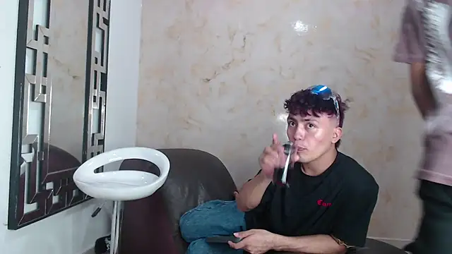 VERY_HOT_GUYS webcam