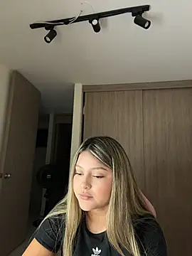 lunablossom_ live cam