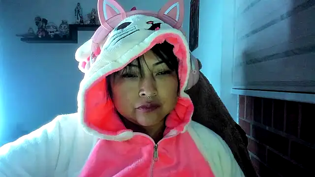 Shaddycute_ live cam on StripChat