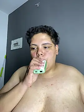 Hailey_Curvy webcam