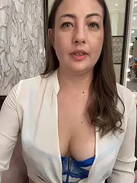 annabri (F milf) - flash boobs