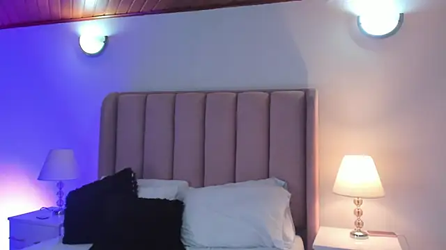 sarahtexas_ live cam on StripChat