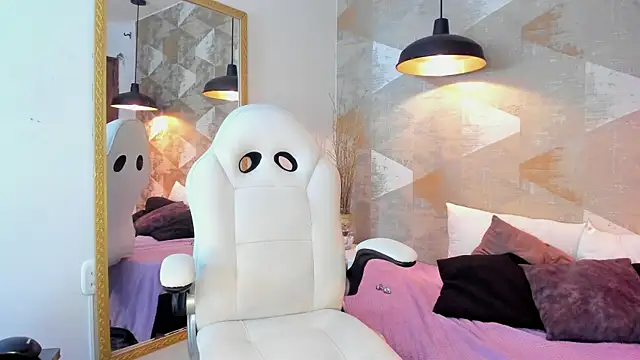 LalilaBrunettee live cam on StripChat