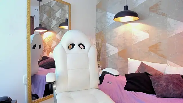 LalilaBrunettee live cam on StripChat
