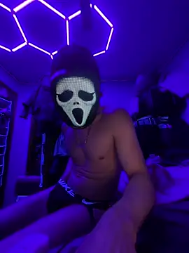 Cloudd_Kingg_Iceyyy live cam on StripChat