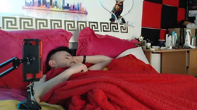 Hugec0ck007 live cam on StripChat