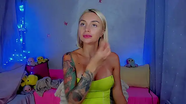 yourlizzydoll (F young) - stay topless+blowjob 3 min