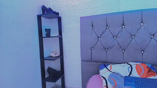 lily_boo - Lily_boo's free webcam - UK Sex Cams