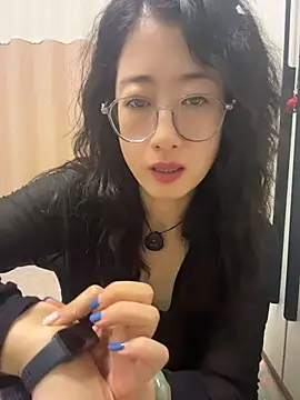 weiwei103 (F milf) - 到目标裸体戴狗链乳头带铃铛爬行