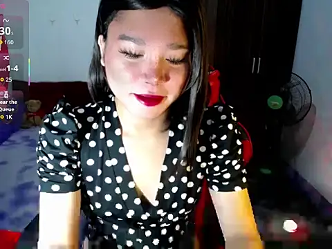 sofiathe1st - Sofiathe1st's free webcam - UK Sex Cams